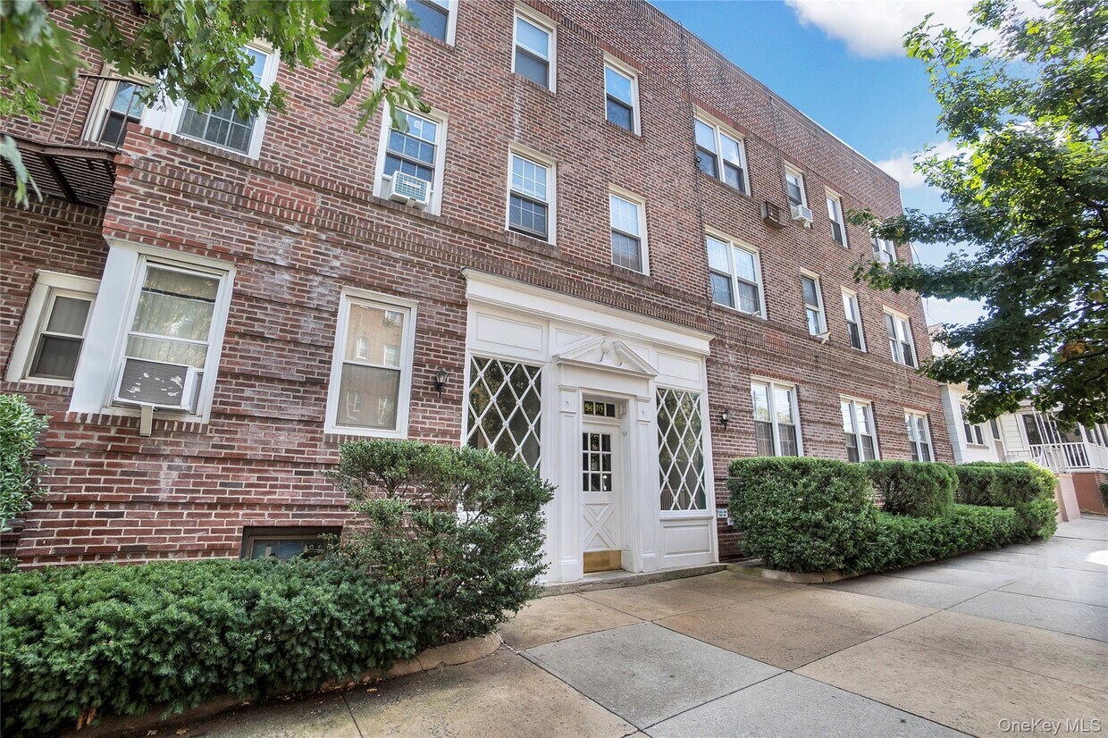 Foto principal - 94-10-94-64 64th Rd