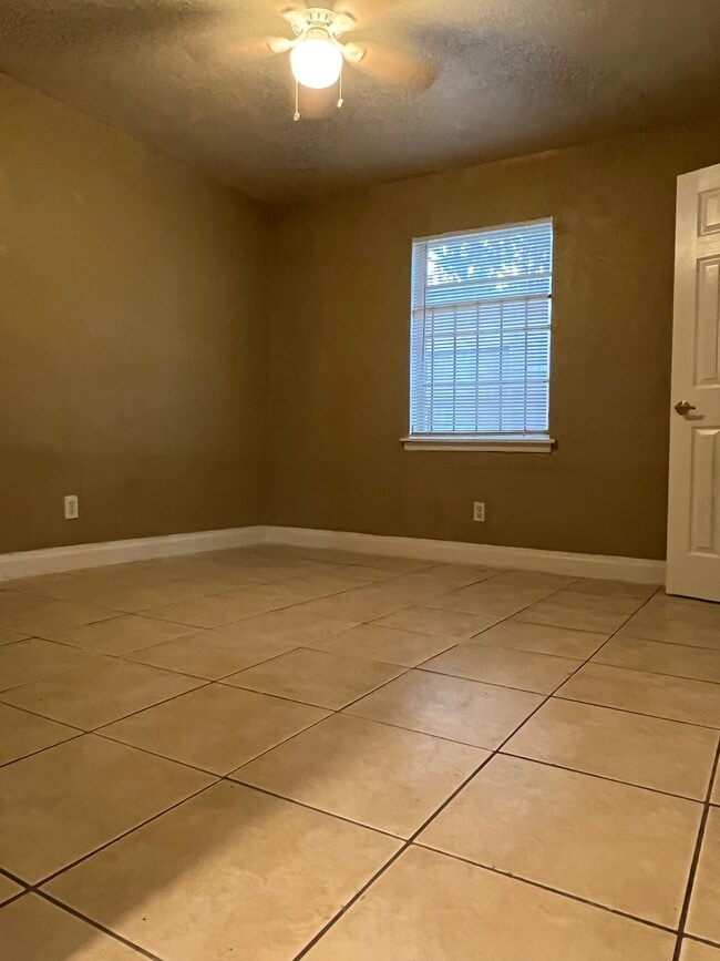 Dormitorio 1 - 3914 Pickfair St