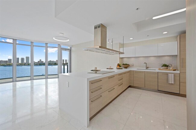 Building Photo - 17301 Biscayne Blvd