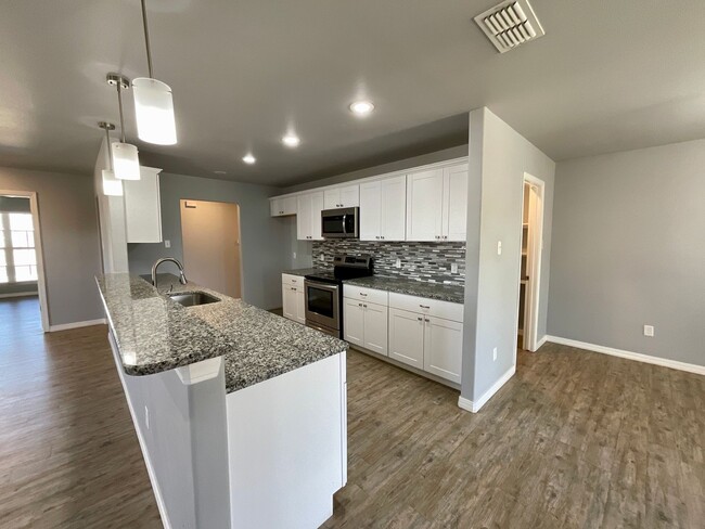 Building Photo - 4 Bed 3 bath 3 Car-Garage-Solar Panels-Move In Ready! Frenship ISD