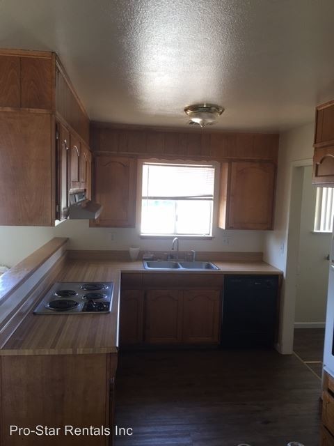 Building Photo - 4 br, 2.5 bath House - 736 Oakdale