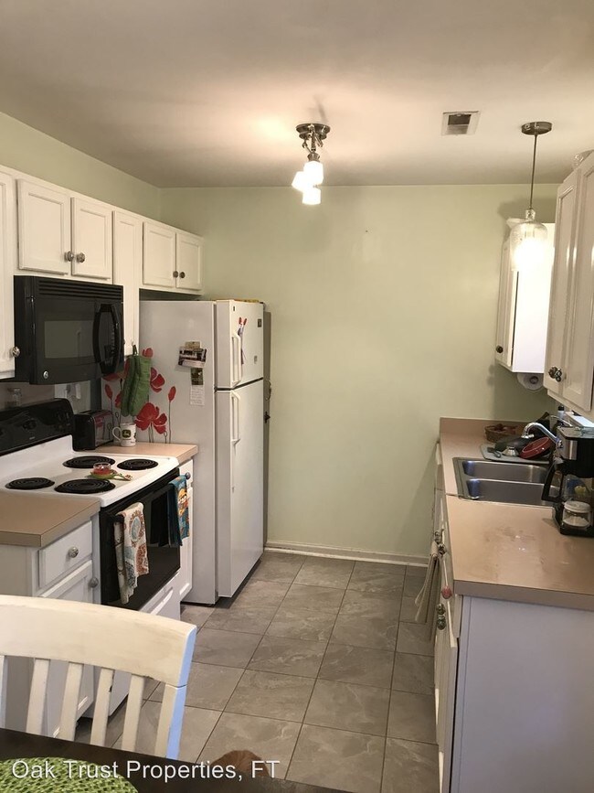 Foto del edificio - 113 Weeks Ave