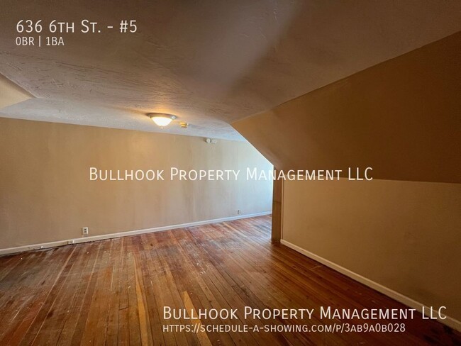 Building Photo - Studio apartment close to MSUN and downtow...