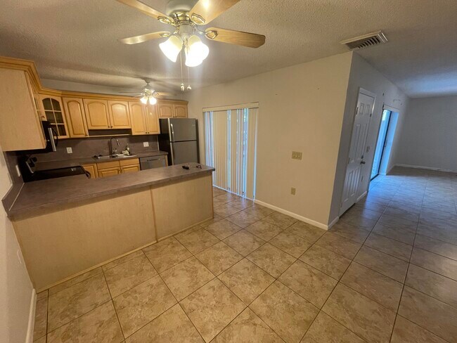 Foto del edificio - 5602 SE Windsong Ln