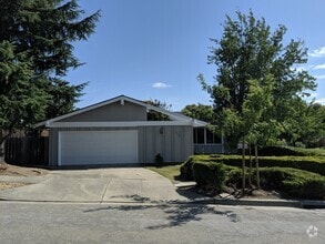 Building Photo - 909 Crellin Rd