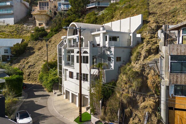 Foto del edificio - 8435 Franklin Ave