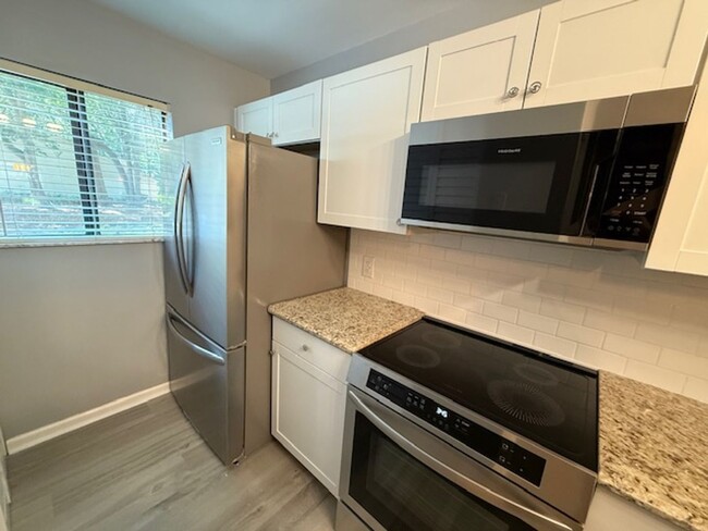 Foto del edificio - Upgraded - Woodlake Villa 148