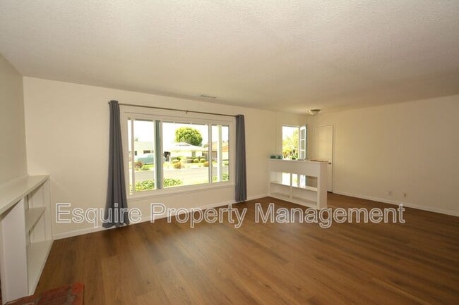 Building Photo - 283 Calle Higuera