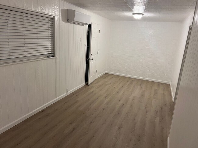 Foto del edificio - 1-Bedroom, 1-Bath Home – Fully Fenced with...