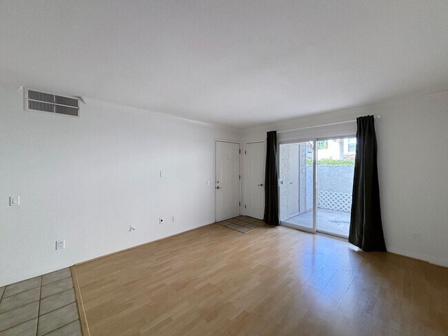 Foto del edificio - Charming 2BD/2BA Condo in La Mesa W/ A/C, ...
