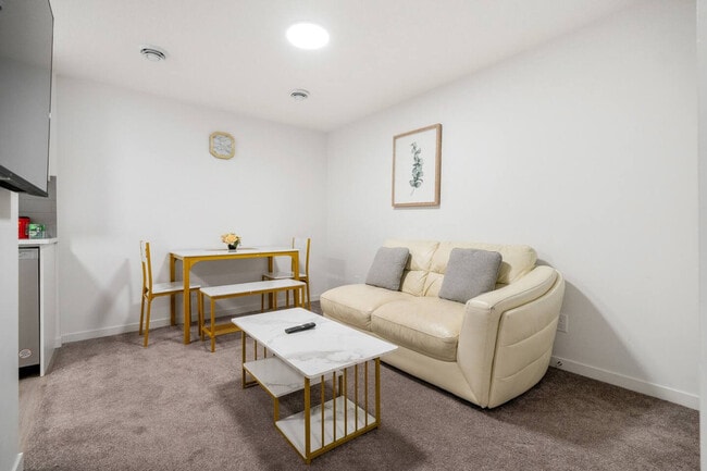 Building Photo - 226 Magnolia Way SE