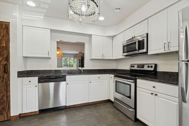 Foto del edificio - Really Cool, Spacious 3br Townhome with De...