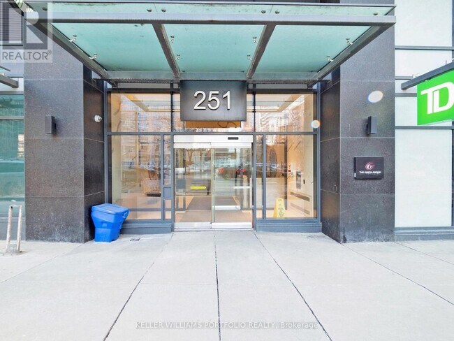 Photo du bâtiment - 251 Jarvis St