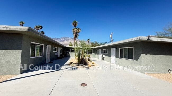 Building Photo - 521 El Placer Rd