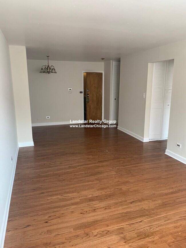 Foto del edificio - 5917 N Kenmore Ave