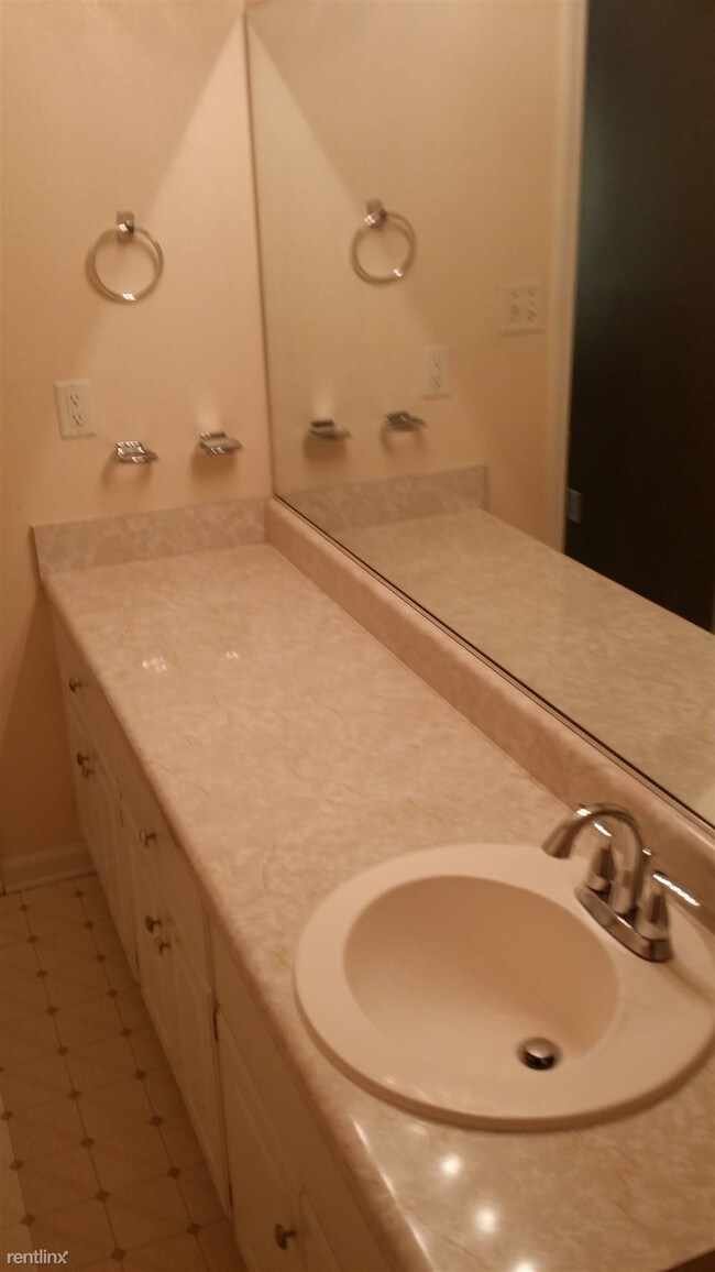 Foto del edificio - 218 Long Meadow Ln