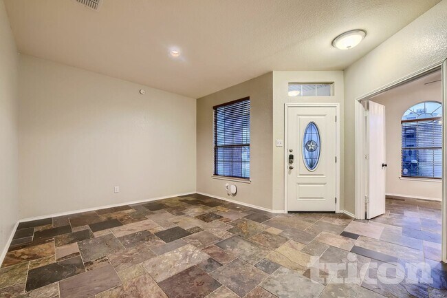 Building Photo - 1136 Roundhouse Dr