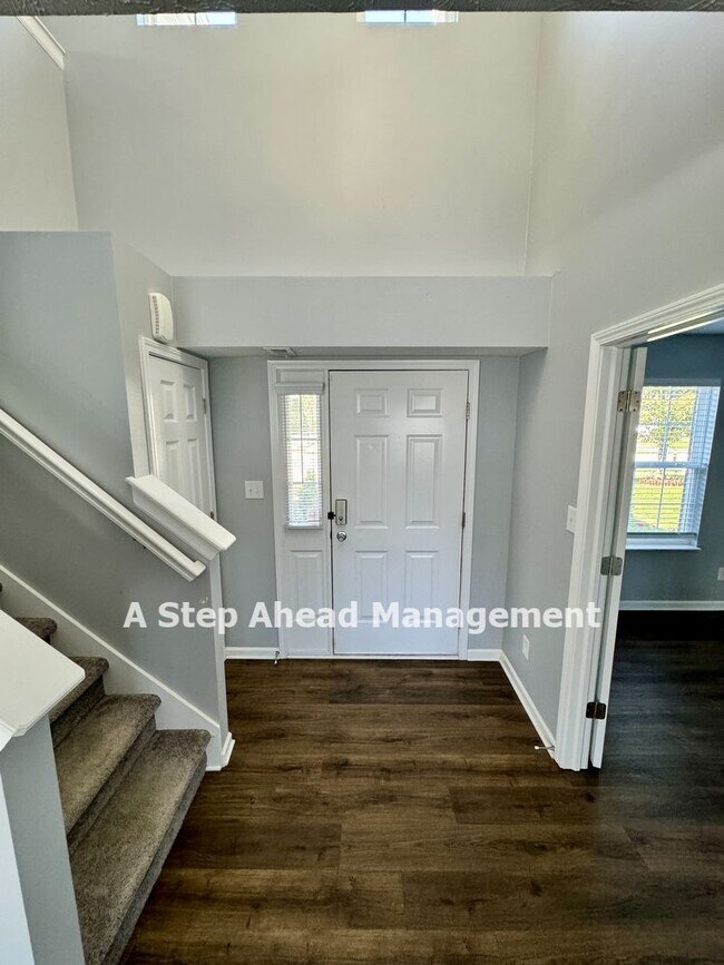 Foto del edificio - 17053 Stroud - 4 Bed/2.5 Bath in Westfield