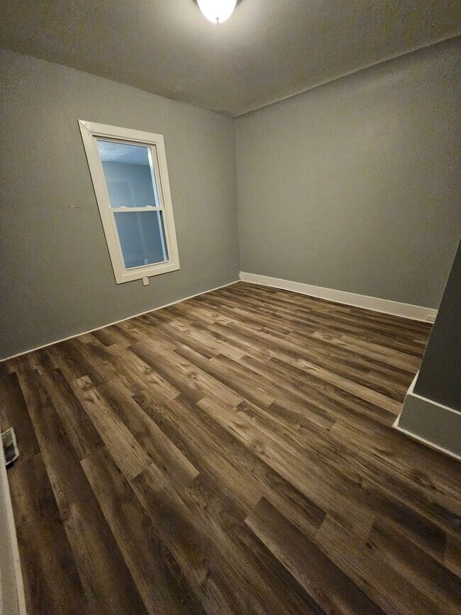 Foto del edificio - Lower 3 bedroom unit