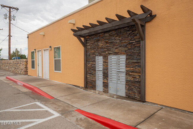 Building Photo - 5030 Fairbanks Dr