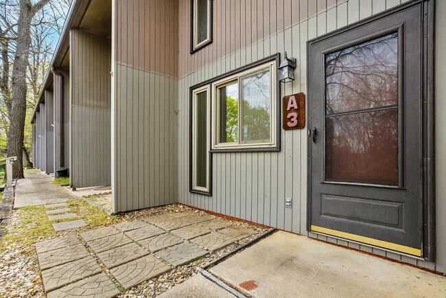 Foto del edificio - 2 Bedroom 1 Bath Condominium Located in Johnson City, TN
