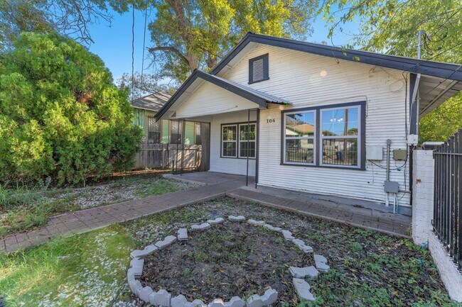 Foto del edificio - All Units Are Available With Brandnew Full Appliance Package