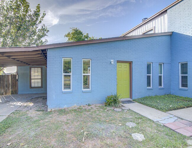 Foto del edificio - 1807 Briar Hill Dr