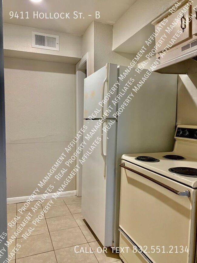 Foto del edificio - 9411 Hollock St