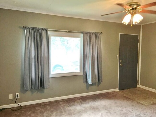 Building Photo - $1,295 | 2 Bedroom, 1 Bathroom House | PET...