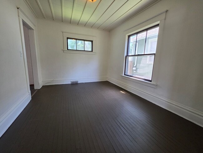 Foto del edificio - Spacious 2 bedroom cottage