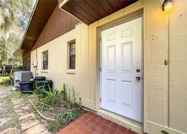 Building Photo - 215 Beach Ln