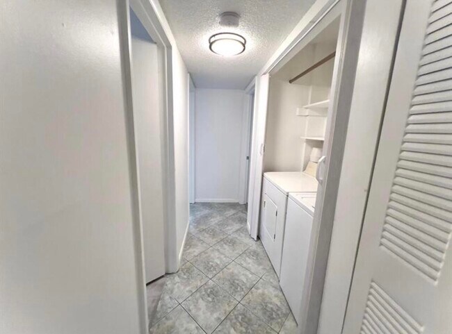 Foto del edificio - 3100 Riverside Dr