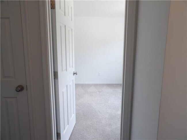 Building Photo - 2220 Waterway Pl