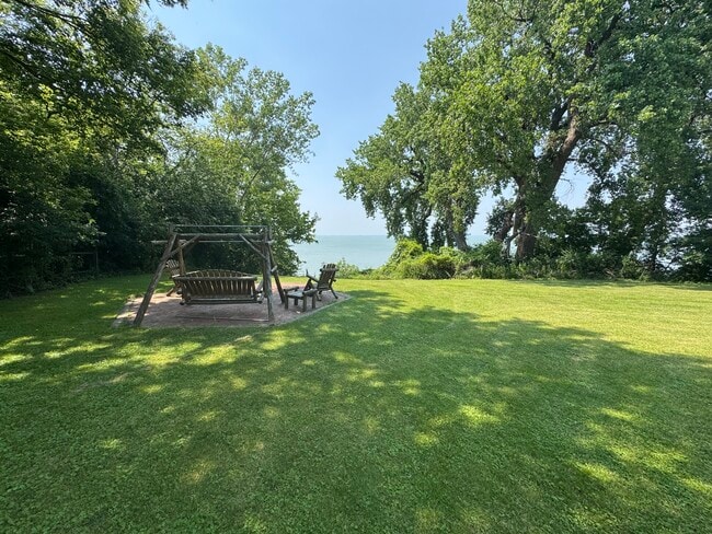 patio interior - N5311 Saint Catherines Bay Rd