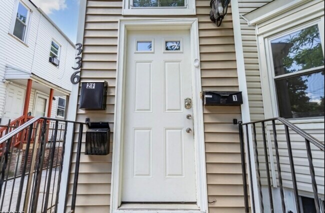 Foto del edificio - 336 Madison Ave