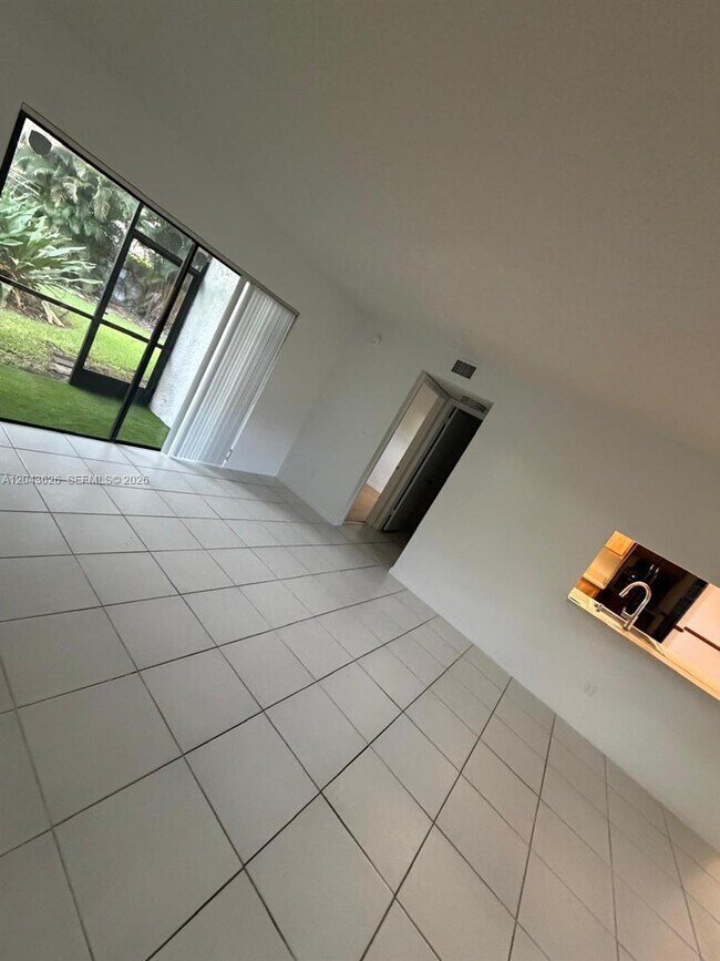 Foto del edificio - 9643 NW 4th St