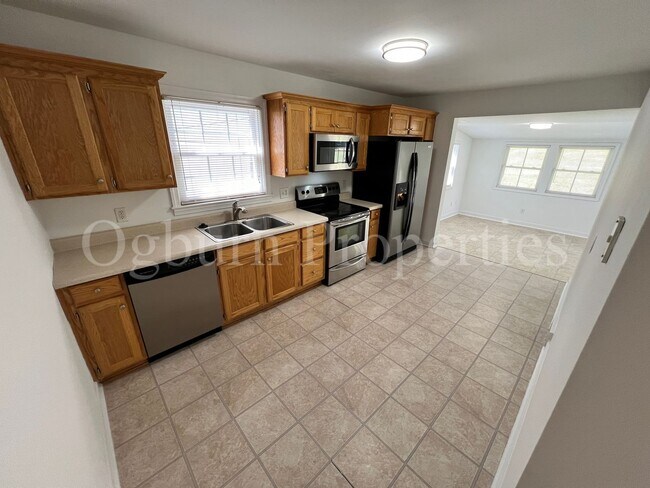 Building Photo - 2437 Cherokee Ln