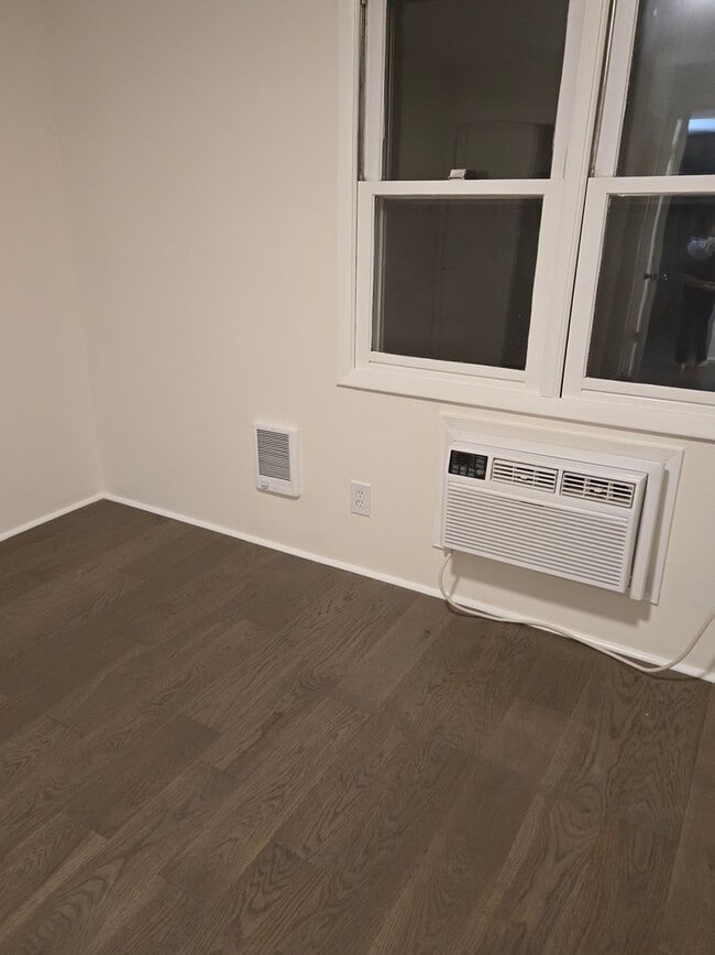 Foto del edificio - 77 Juniper Rd