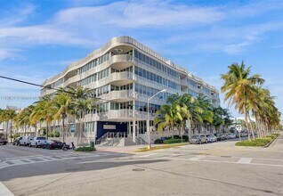 Building Photo - 2100 Park Ave