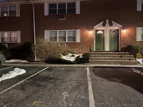 Building Photo - 1 Dahnert Park Ln