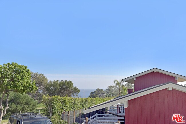 Foto del edificio - 27545 Pacific Coast Hwy
