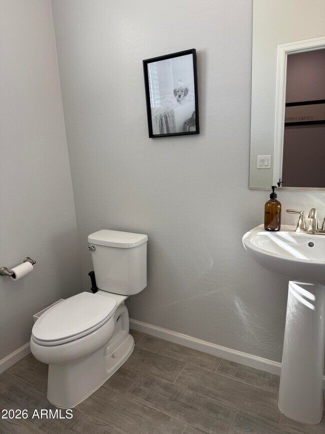 Foto del edificio - 18140 W Daley Ln