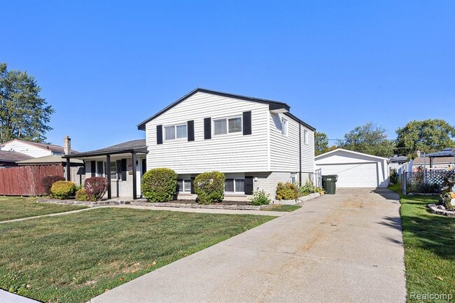 Building Photo - 2719 Pall Mall Dr