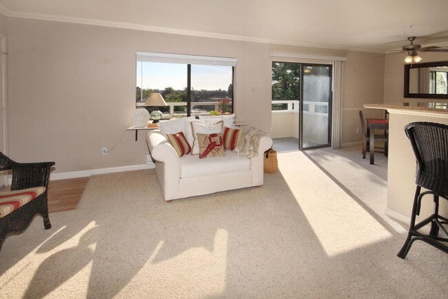 Foto del edificio - Open House Sunday December 7th 1-2pm  Beautiful Santa Cruz  Townhome in Prime Westside Location.