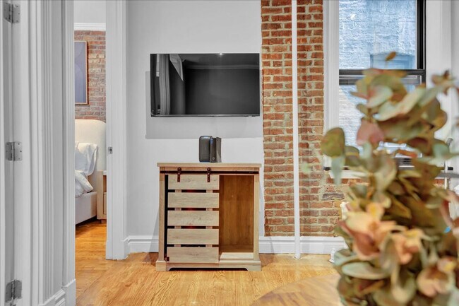 Foto del edificio - 336 E 18th St