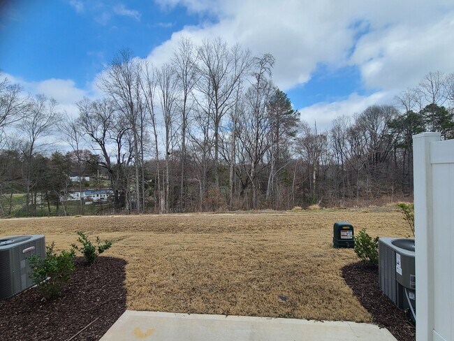 Building Photo - 806 Falls Grove Trl