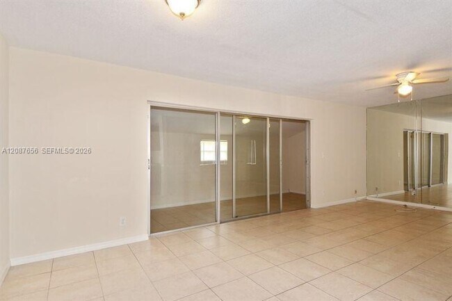 Foto del edificio - 4304 N Shore Dr