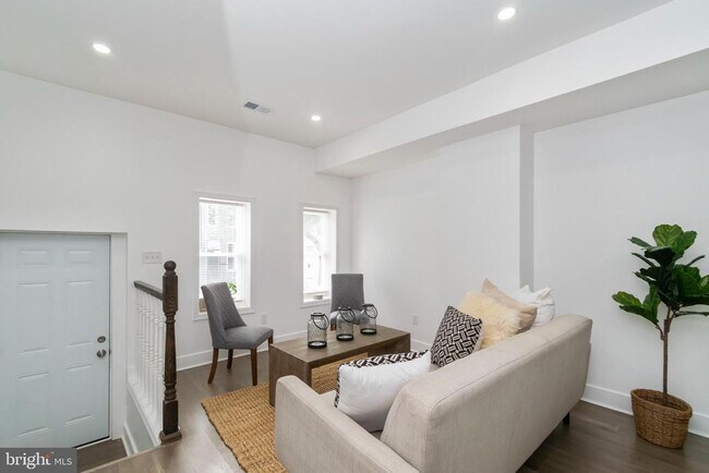 Foto del edificio - 1528 Holbrook St