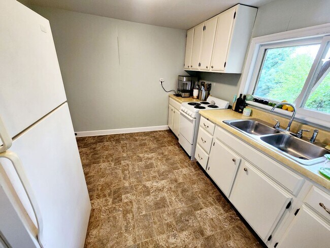 Foto del edificio - 217 McLane Ave