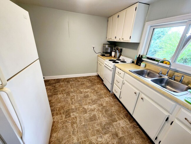 Building Photo - 217 McLane Ave